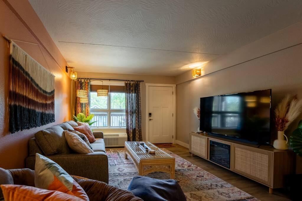 Pet Friendly Boho Condo With Pool--Fitness Center--Next To The Branson Landing--Close To Convention Center And Kanakuk Экстерьер фото