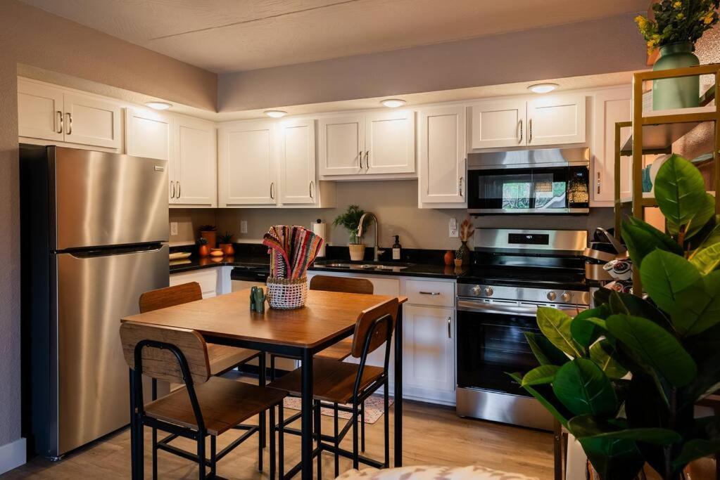 Pet Friendly Boho Condo With Pool--Fitness Center--Next To The Branson Landing--Close To Convention Center And Kanakuk Экстерьер фото