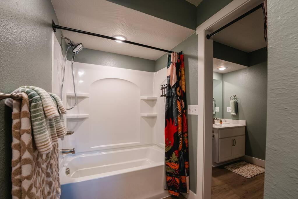 Pet Friendly Boho Condo With Pool--Fitness Center--Next To The Branson Landing--Close To Convention Center And Kanakuk Экстерьер фото