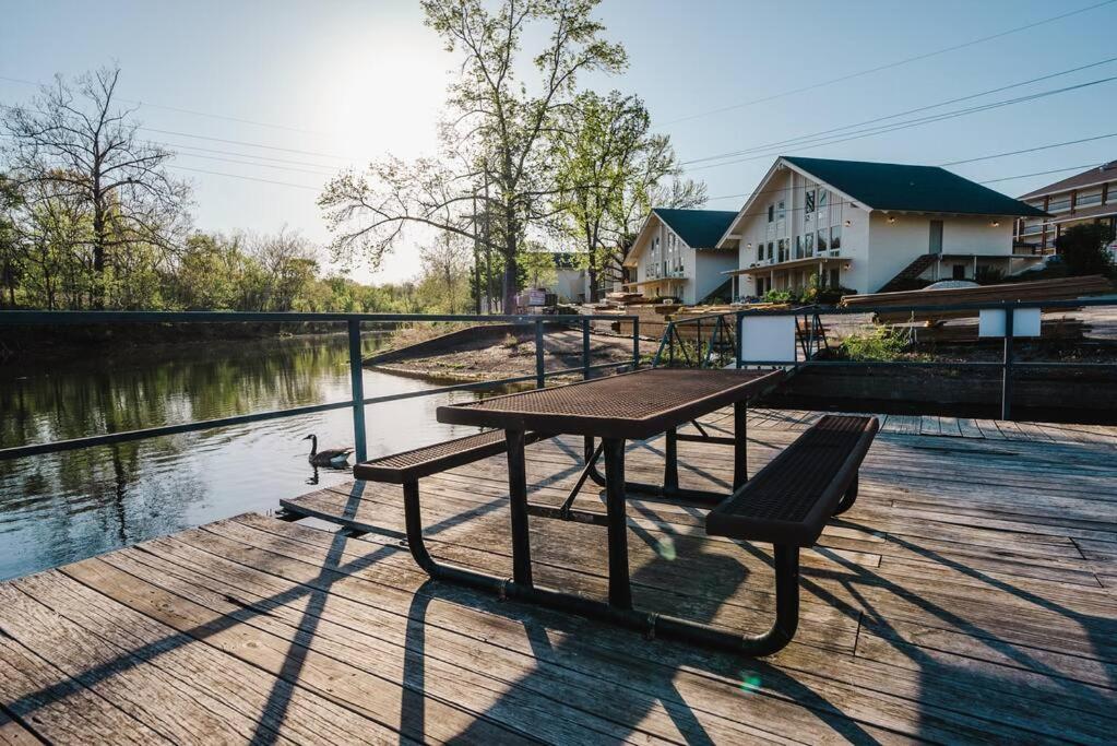 Pet Friendly Boho Condo With Pool--Fitness Center--Next To The Branson Landing--Close To Convention Center And Kanakuk Экстерьер фото
