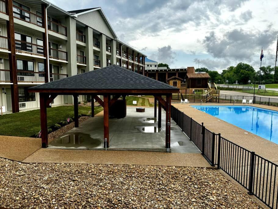 Pet Friendly Boho Condo With Pool--Fitness Center--Next To The Branson Landing--Close To Convention Center And Kanakuk Экстерьер фото